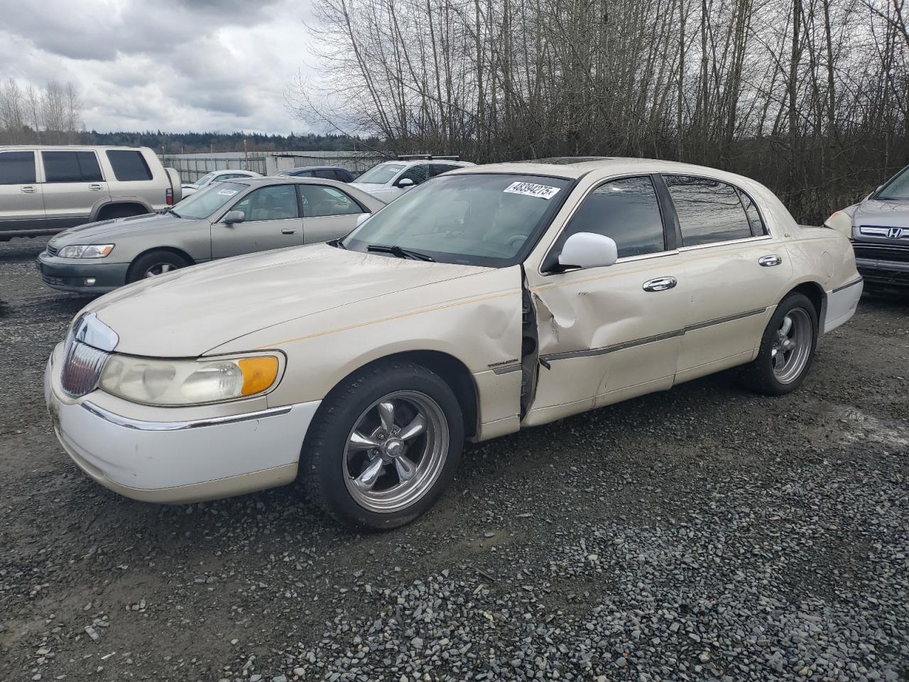 1999 Lincoln Town Car - Image 1