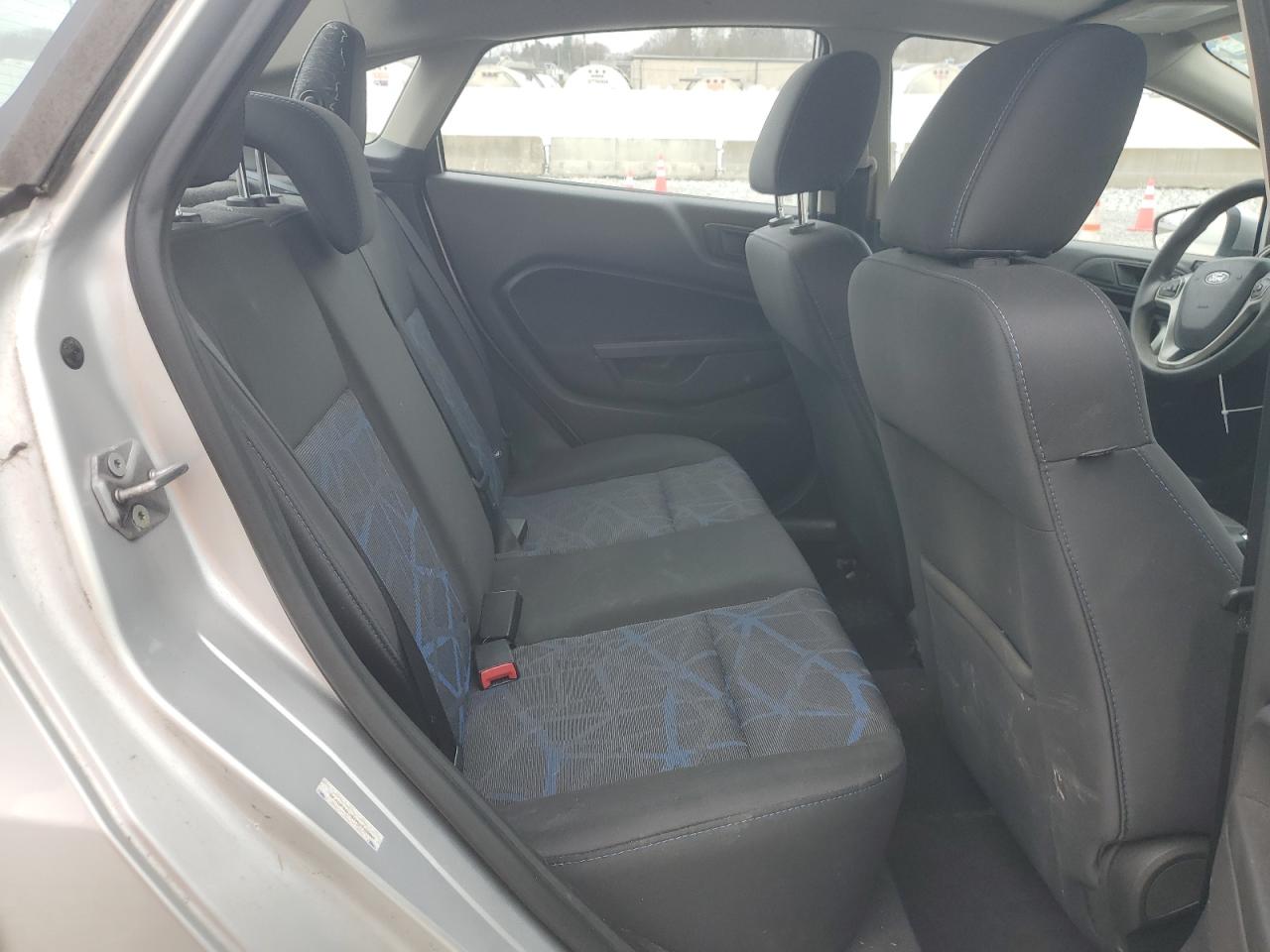 2012 Ford Fiesta - Image 11