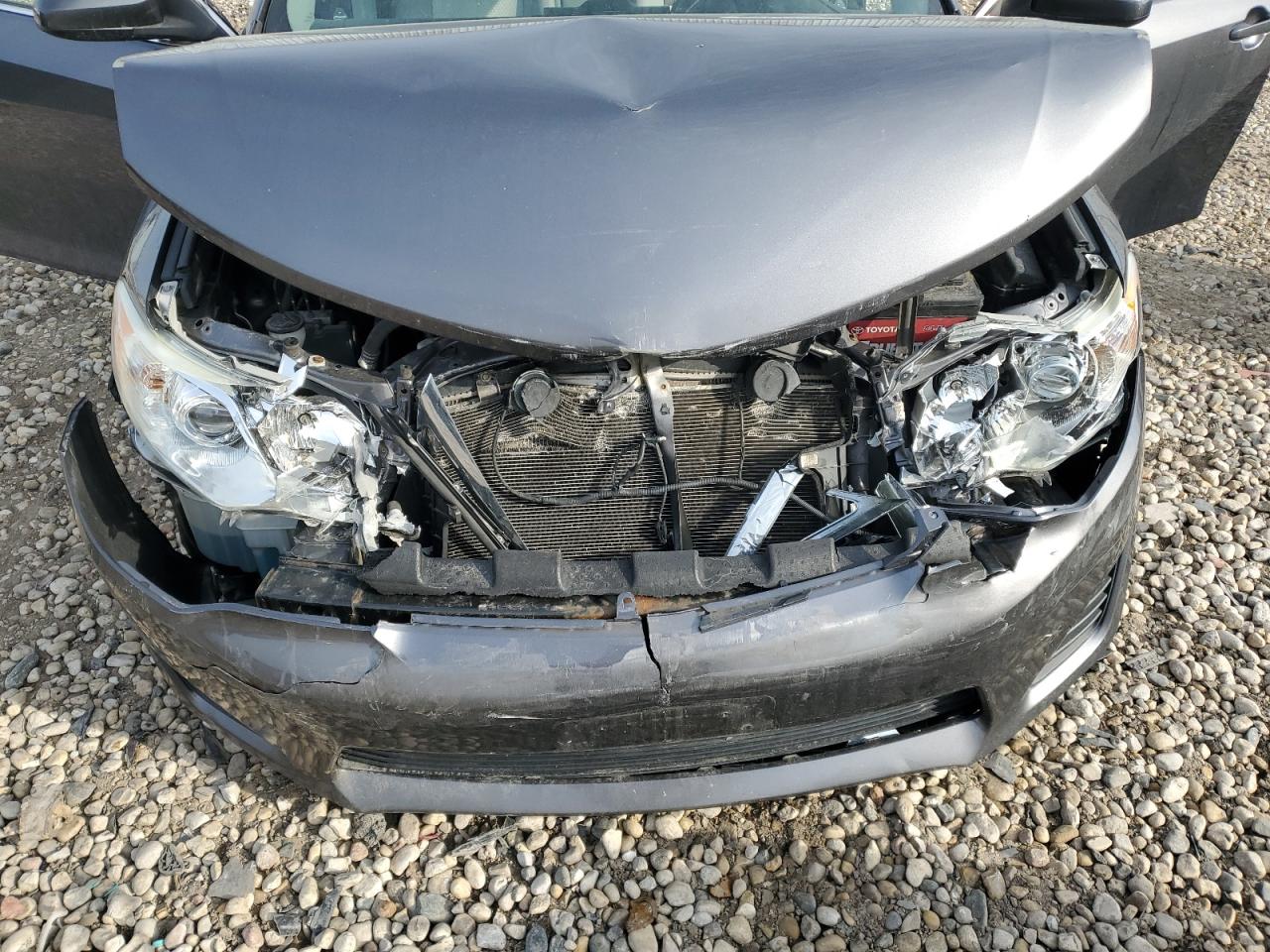 2014 Toyota Camry - Image 12