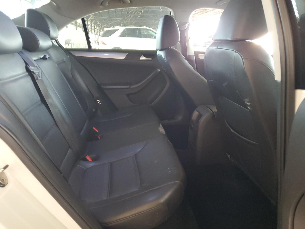 2015 Volkswagen Jetta - Image 10