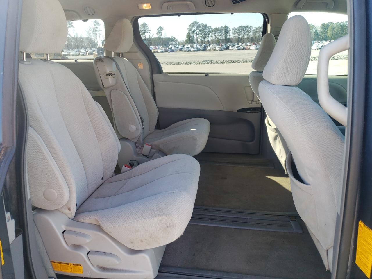 2013 Toyota Sienna - Image 11