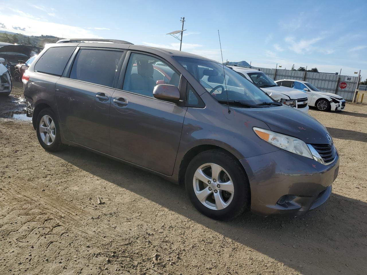 2013 Toyota Sienna - Image 4