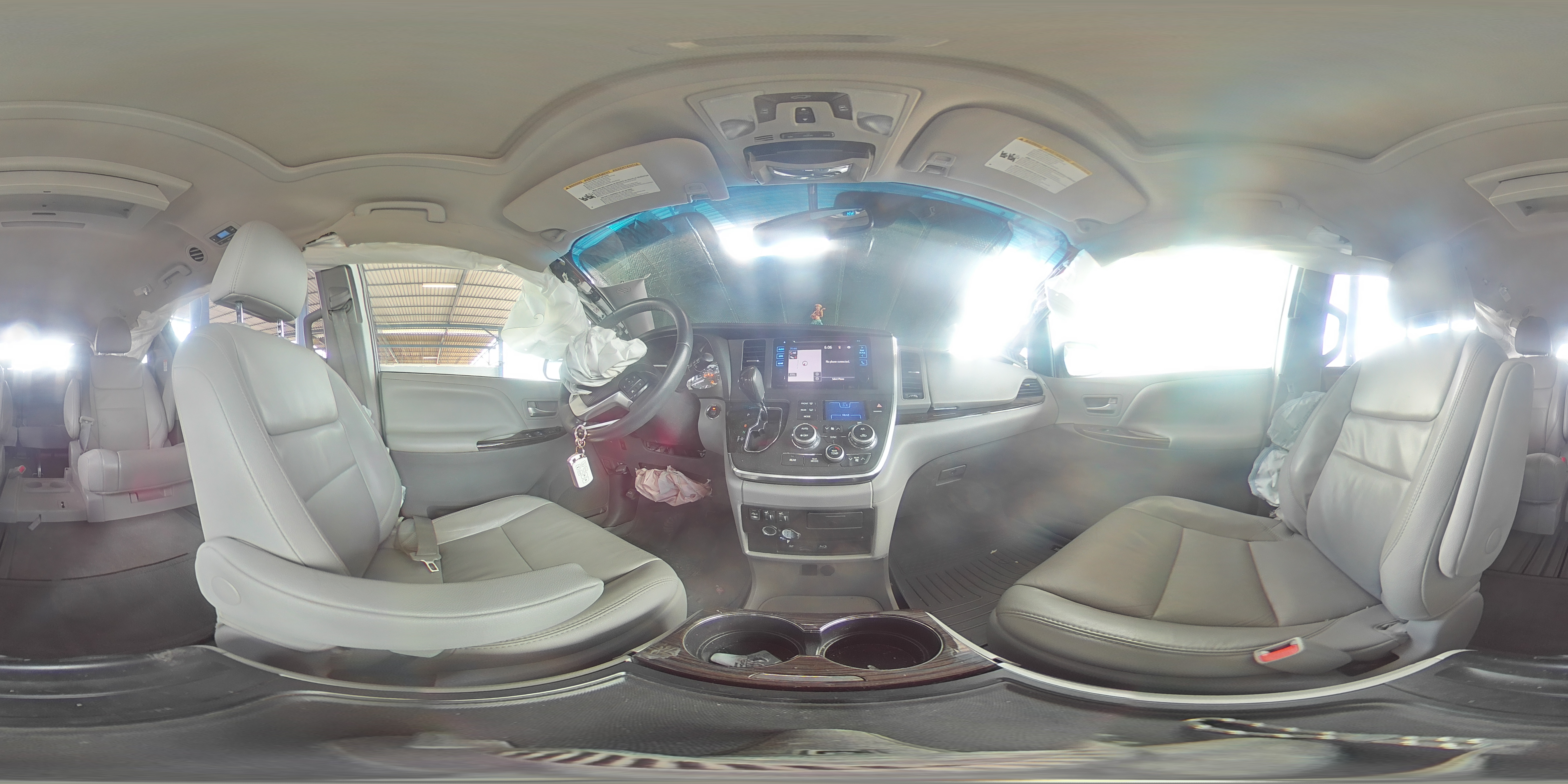 2017 Toyota Sienna - Image 14