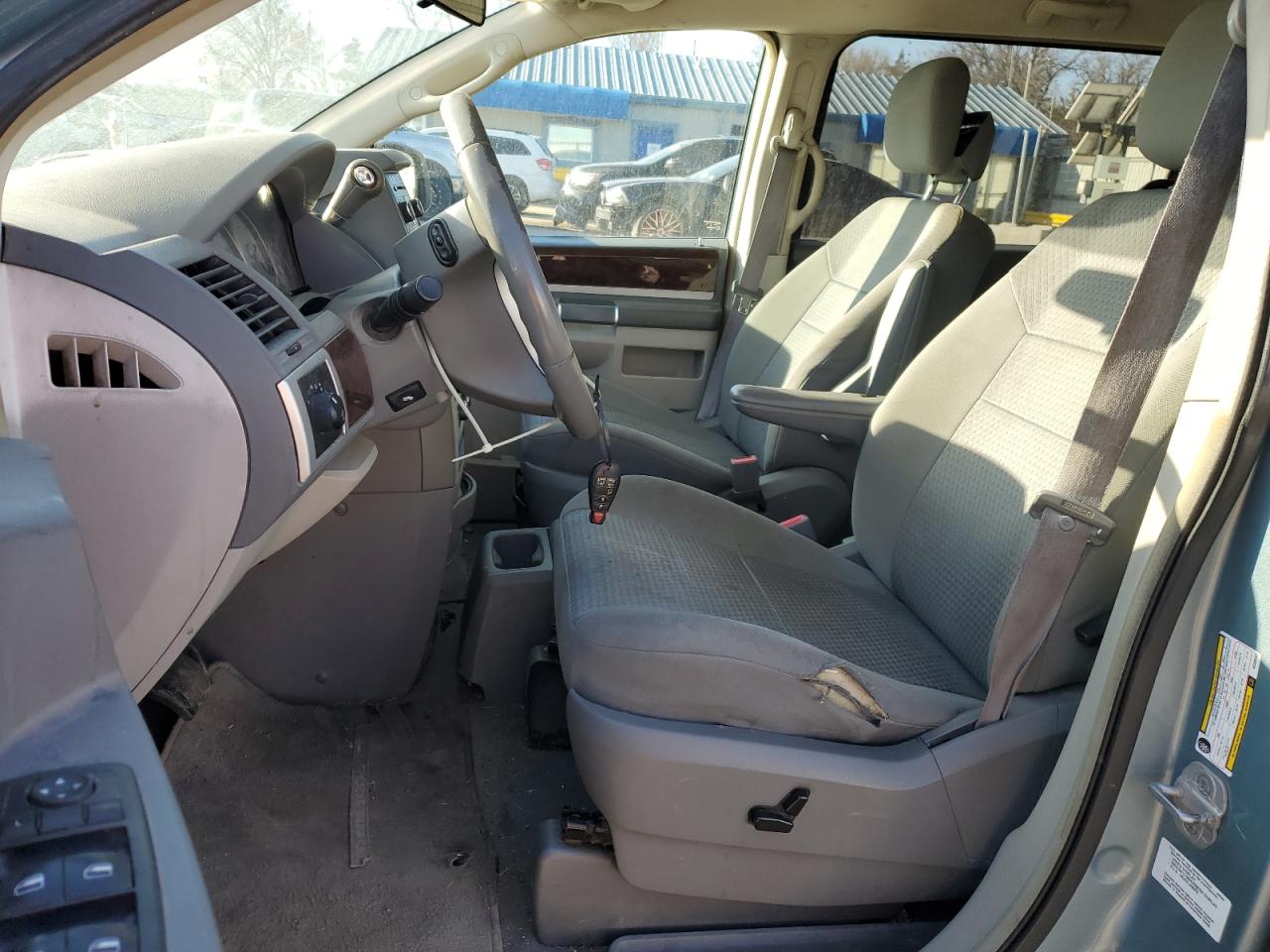 2010 Chrysler Town & Country - Image 7