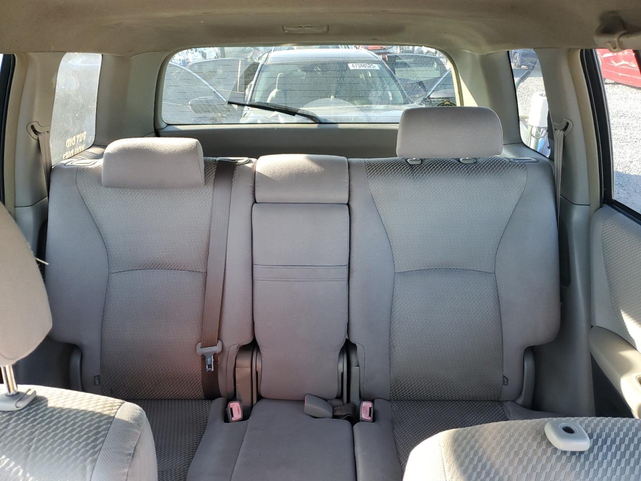 2004 Toyota Highlander - Image 10