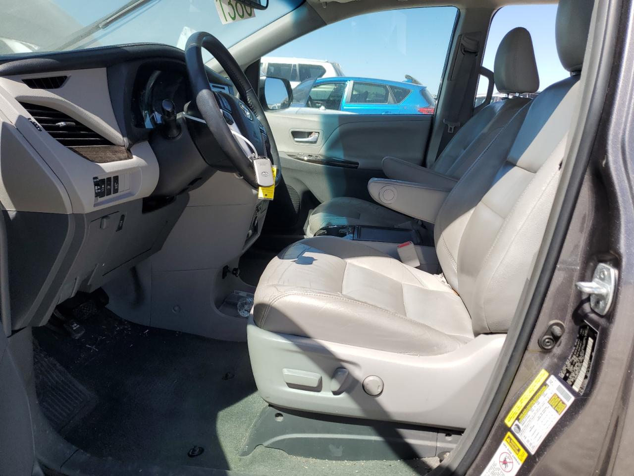 2016 Toyota Sienna - Image 7