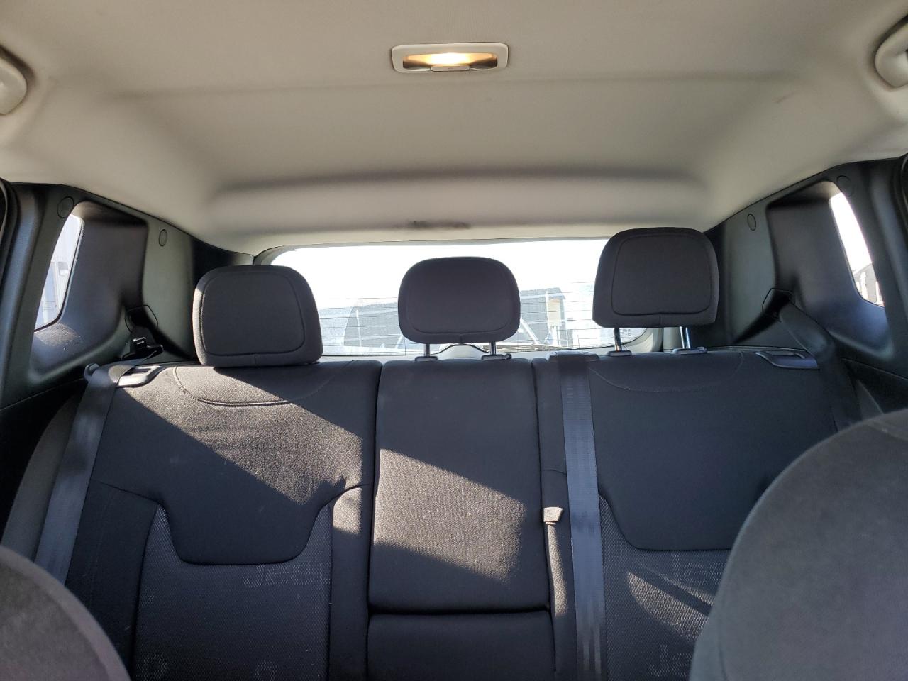 2017 Jeep Renegade - Image 10