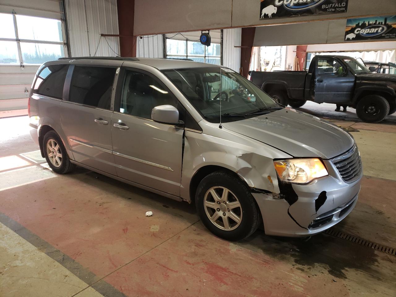 2013 Chrysler Town & Country - Image 4