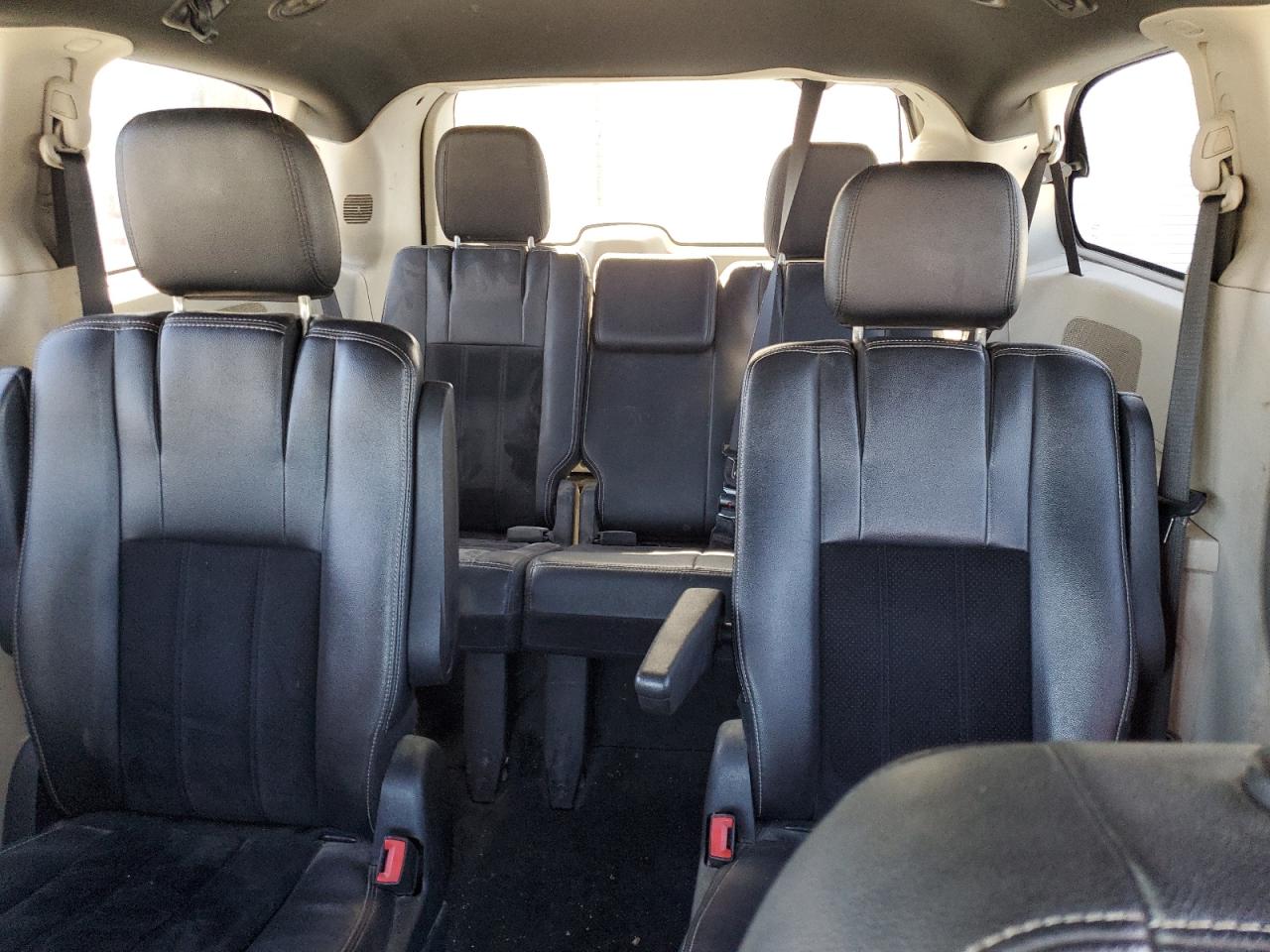 2018 Dodge Caravan - Image 10