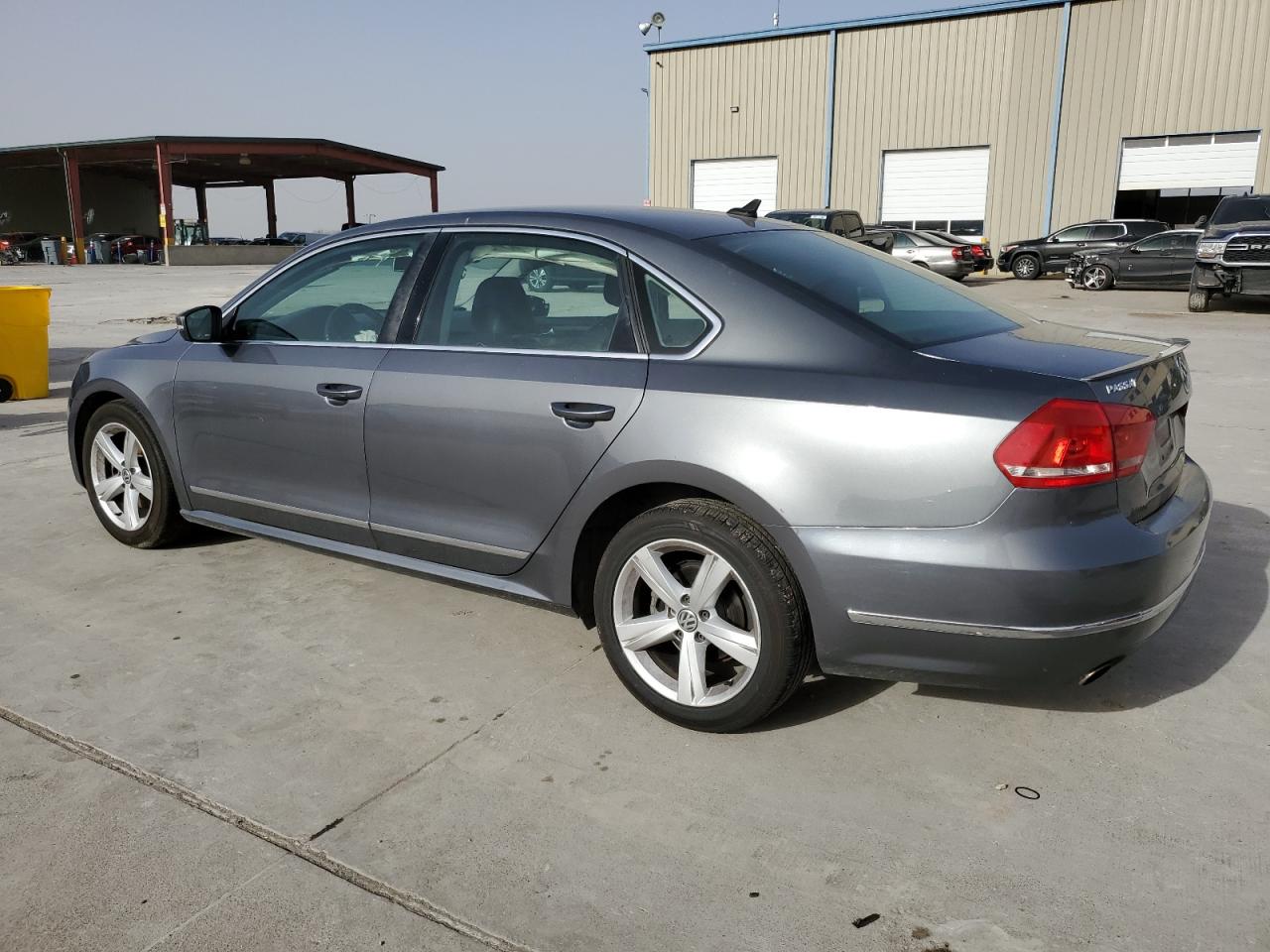 2014 Volkswagen Passat - Image 2