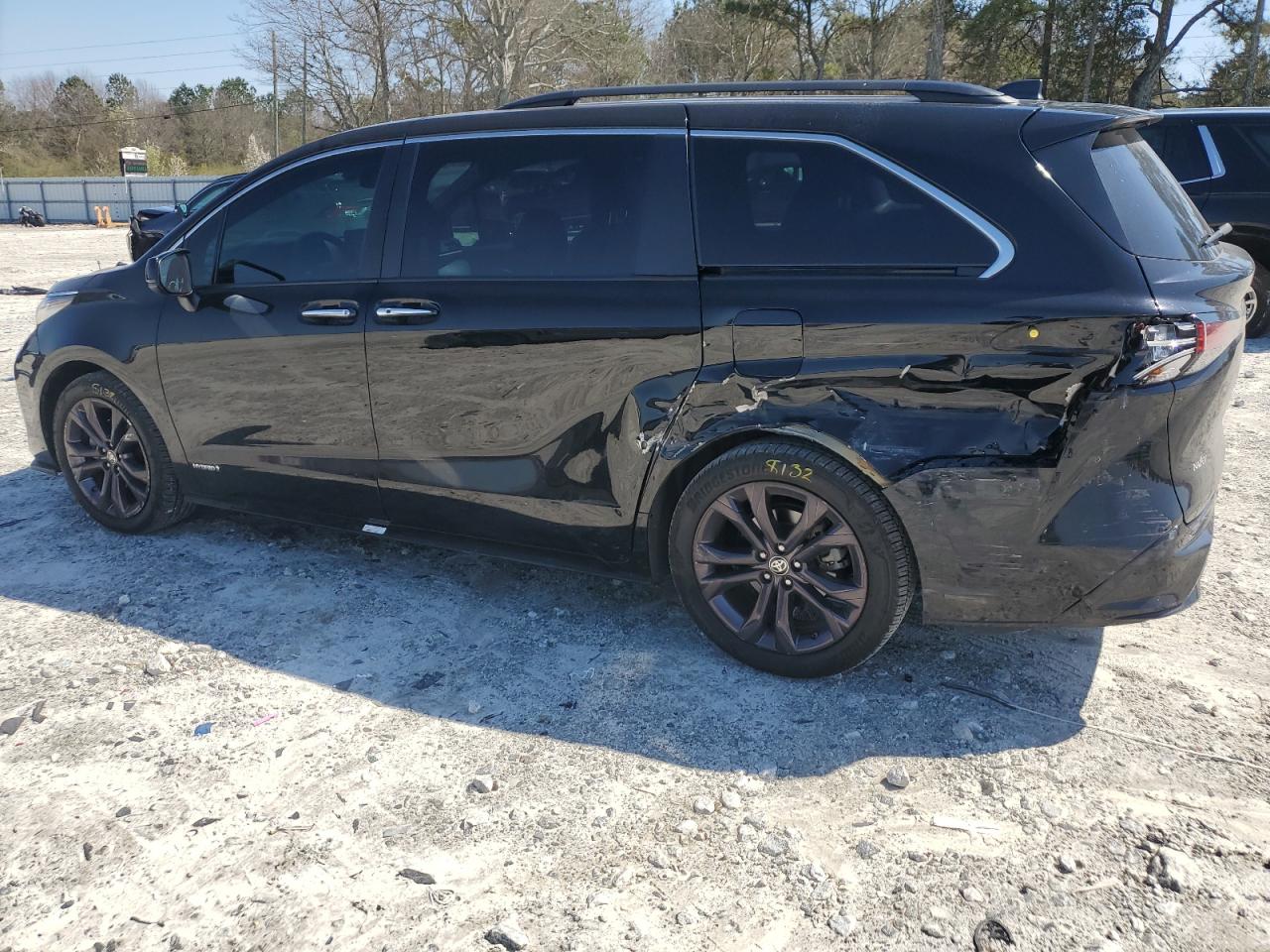 2021 Toyota Sienna - Image 2