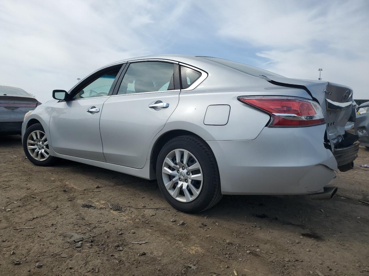 2015 Nissan Altima - Image 2
