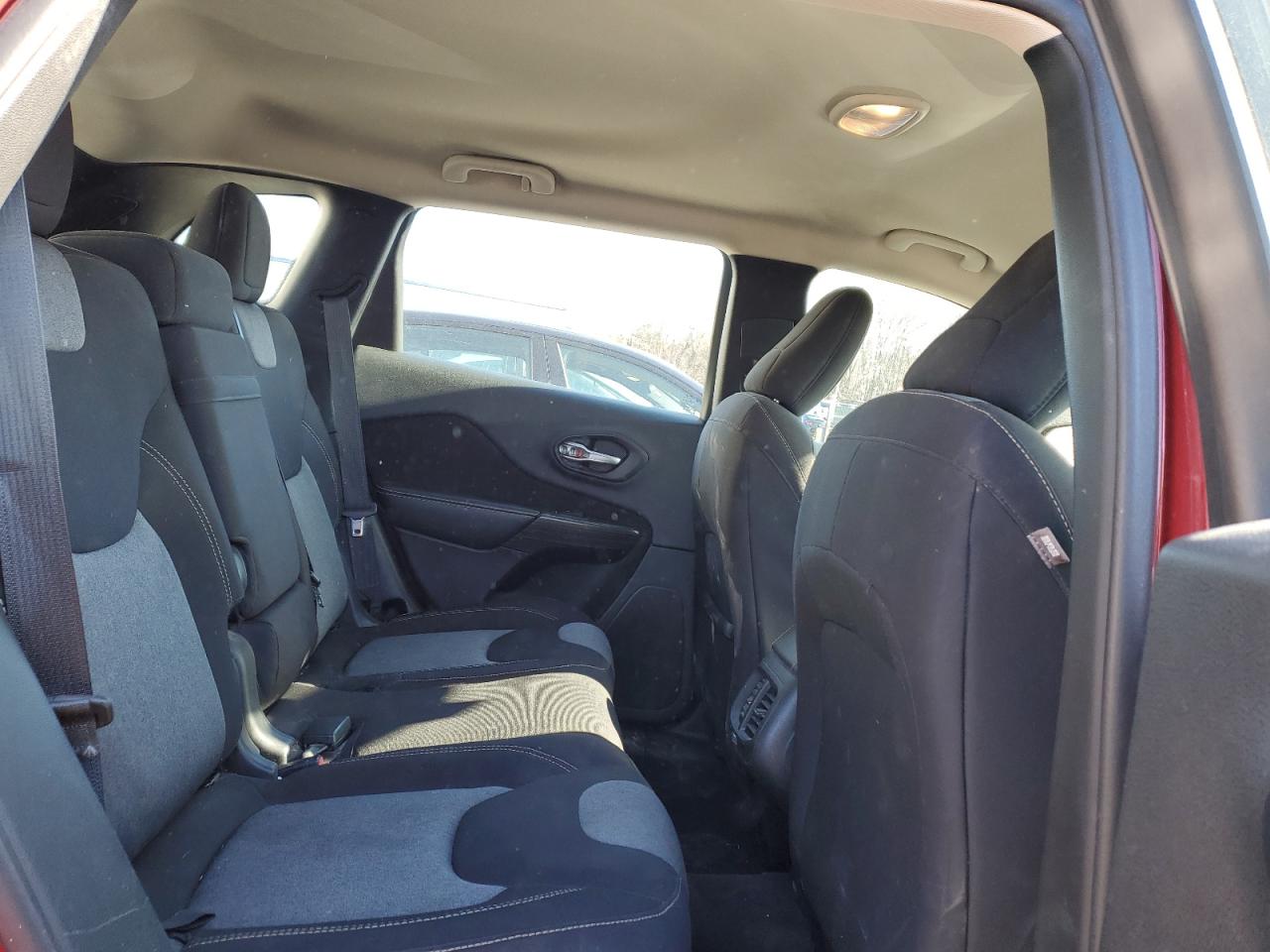 2016 Jeep Grand Cherokee - Image 11