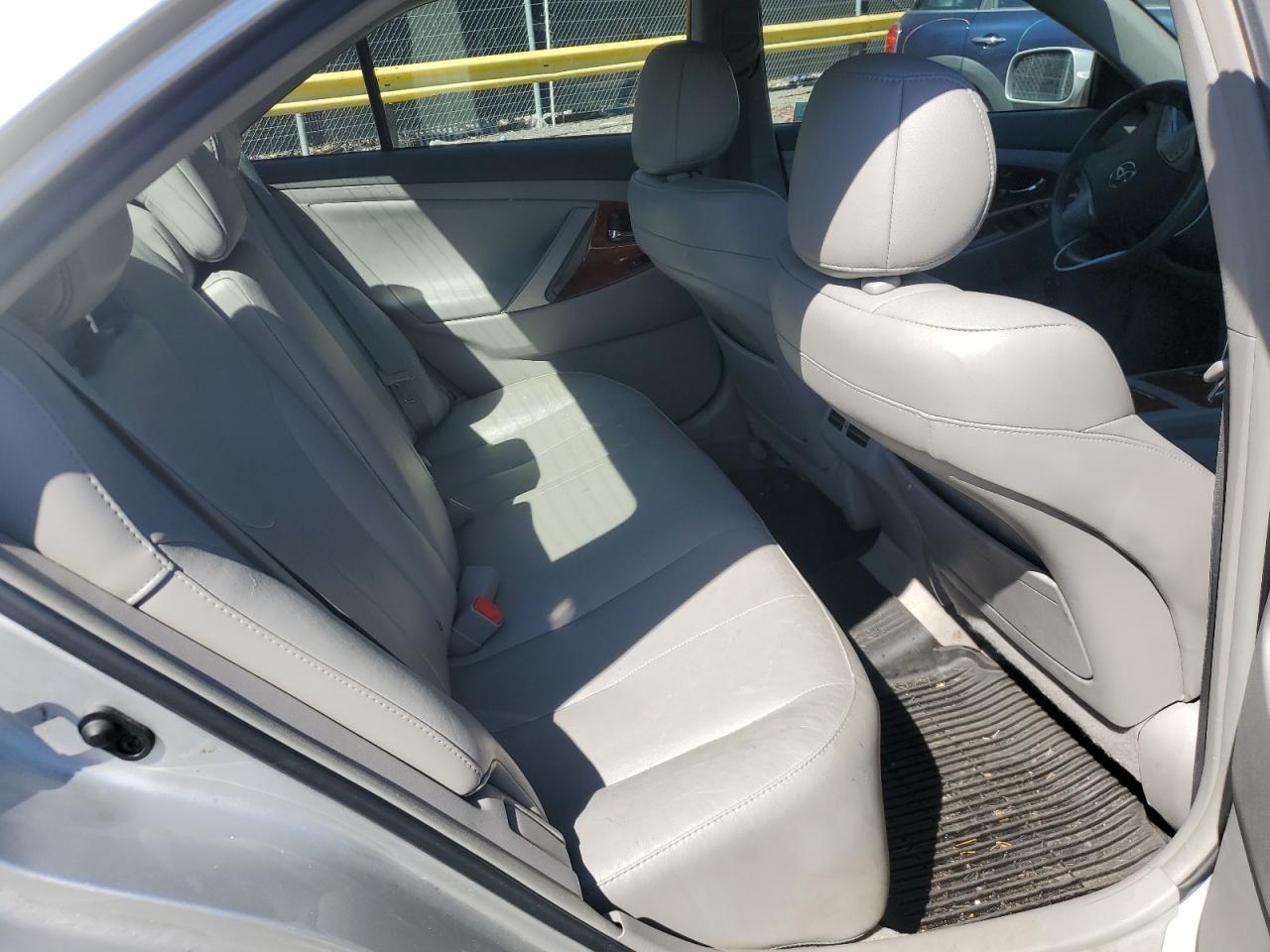 2011 Toyota Camry - Image 10
