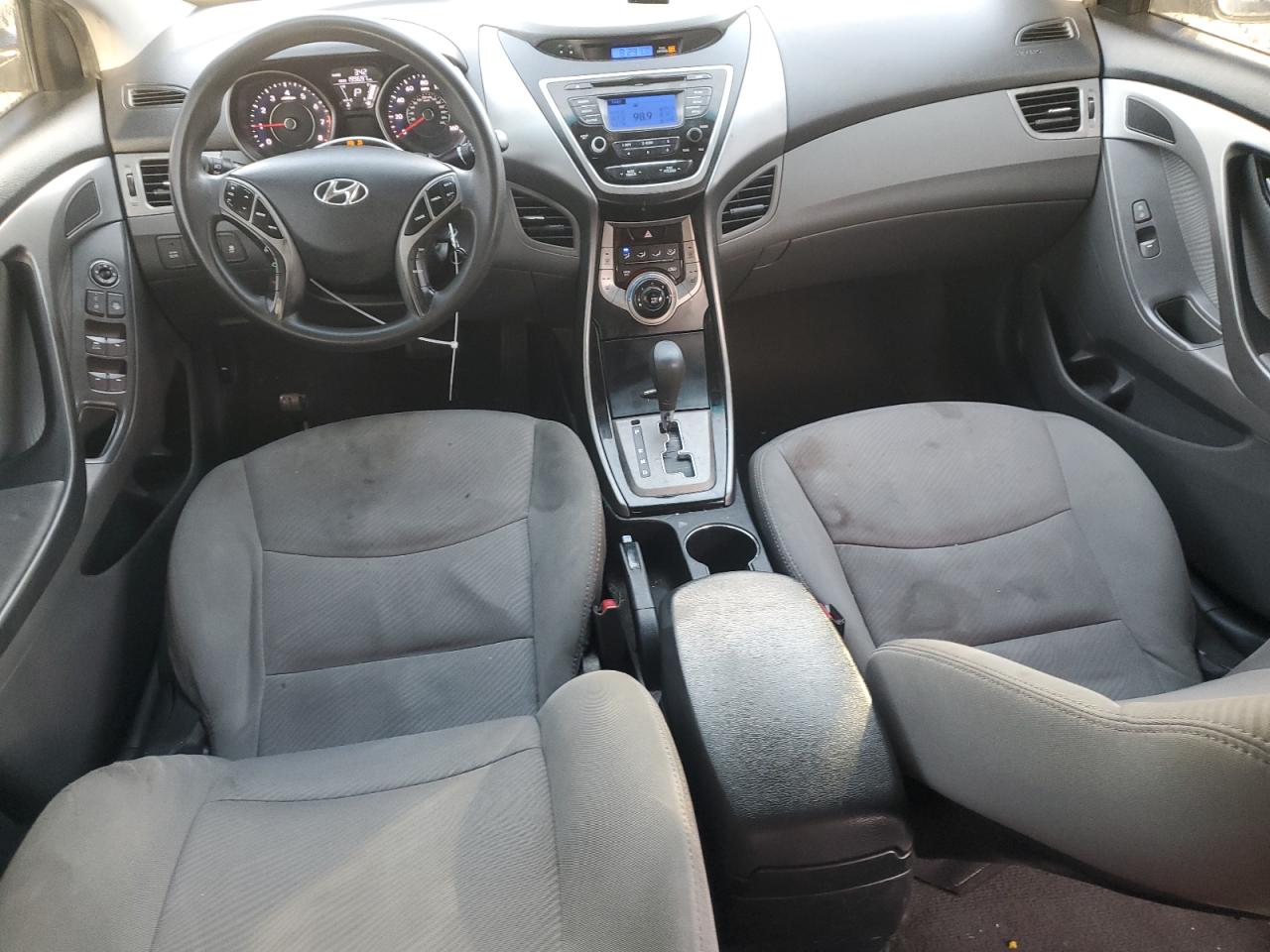 2013 Hyundai Elantra - Image 8