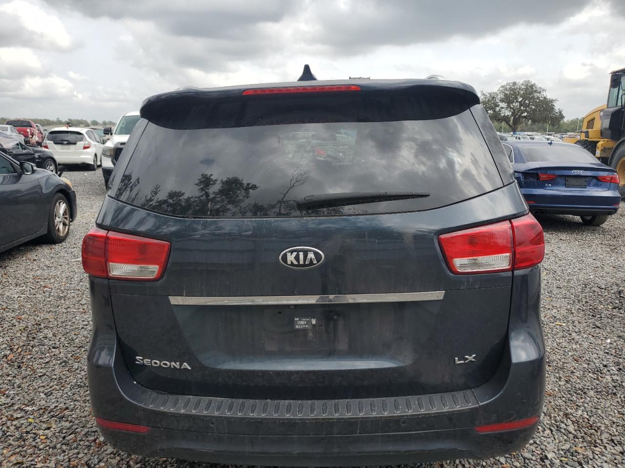 2017 Kia Sedona - Image 6