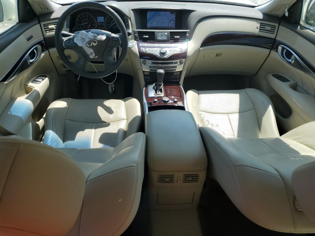 2012 Infiniti M - Image 8