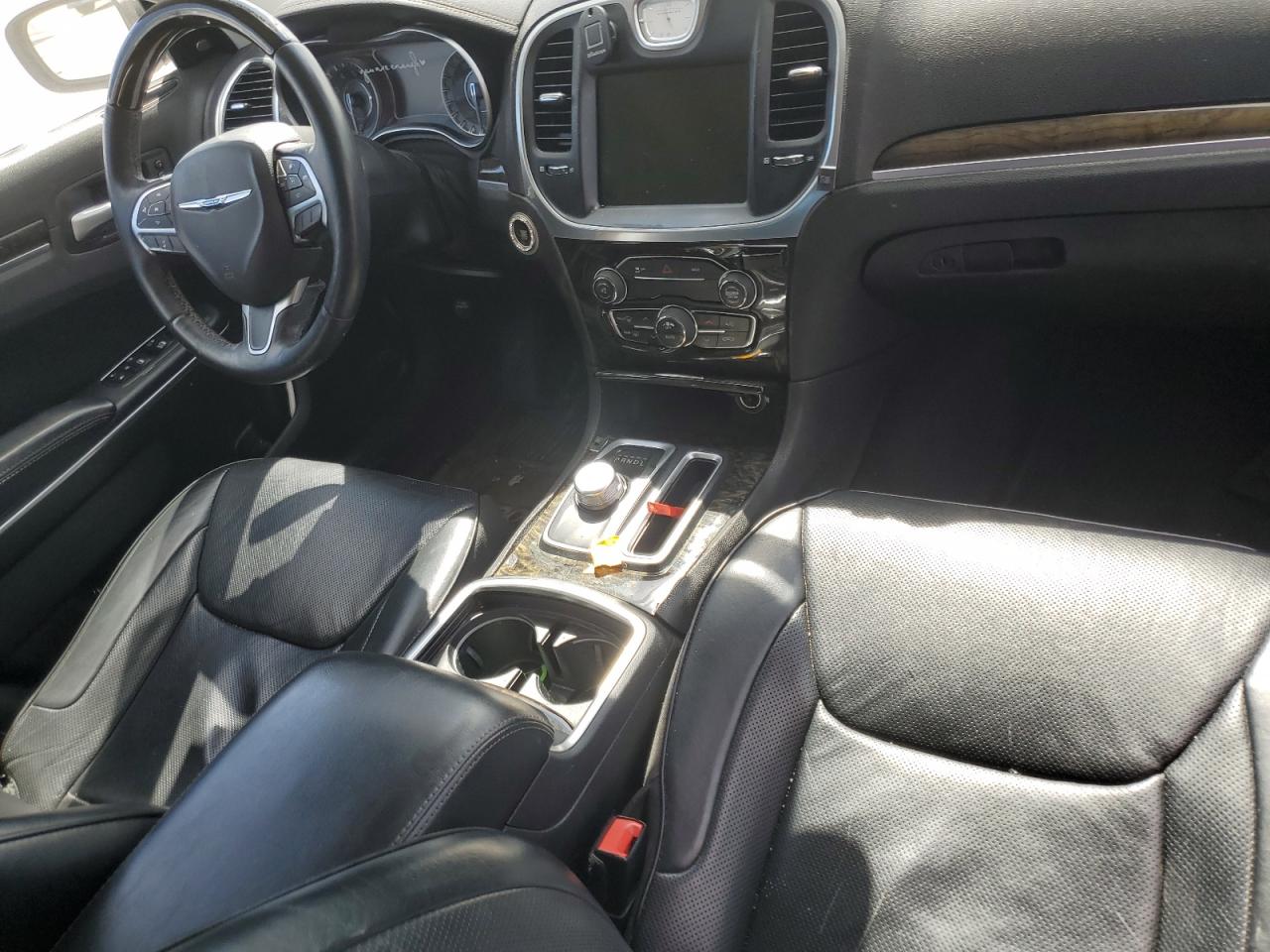 2016 Chrysler 300 - Image 8