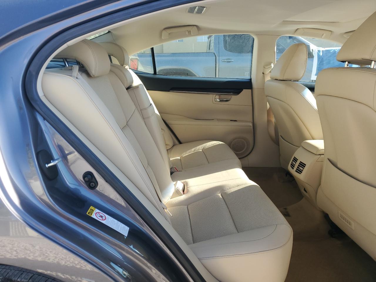 2013 Lexus ES - Image 10