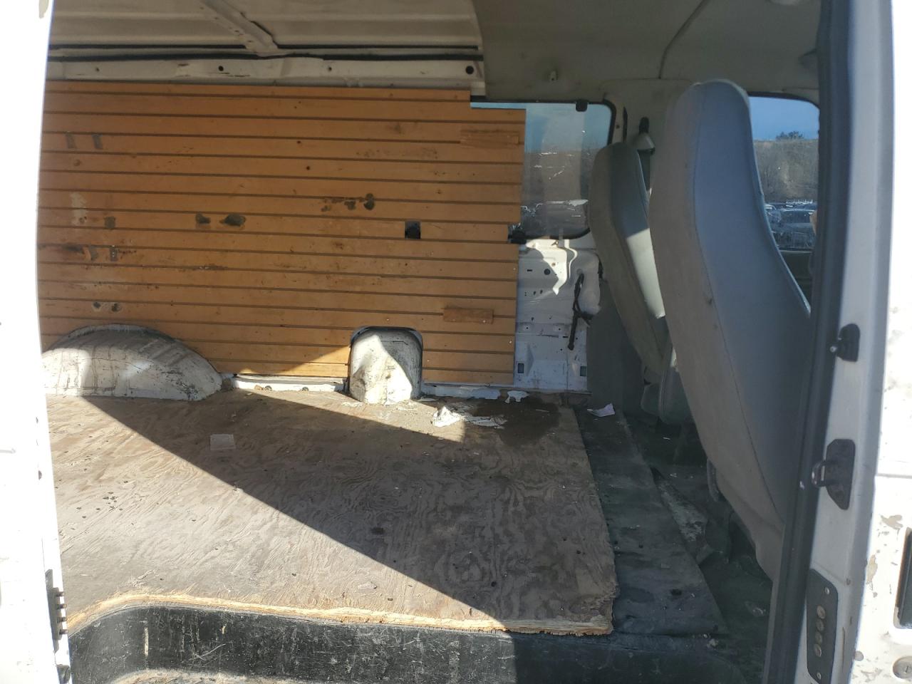 2005 Ford Econoline - Image 11