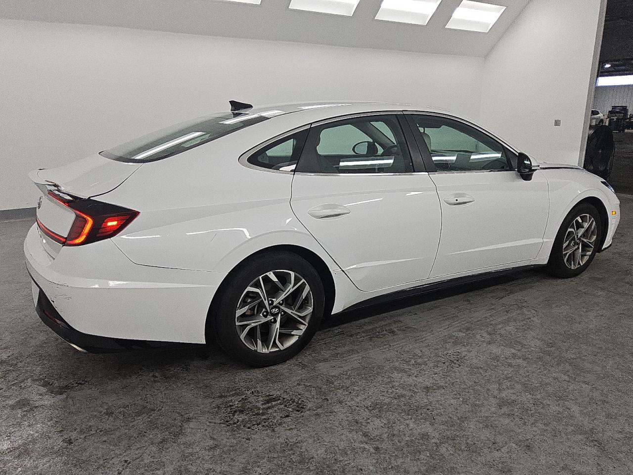 2023 Hyundai Sonata - Image 3