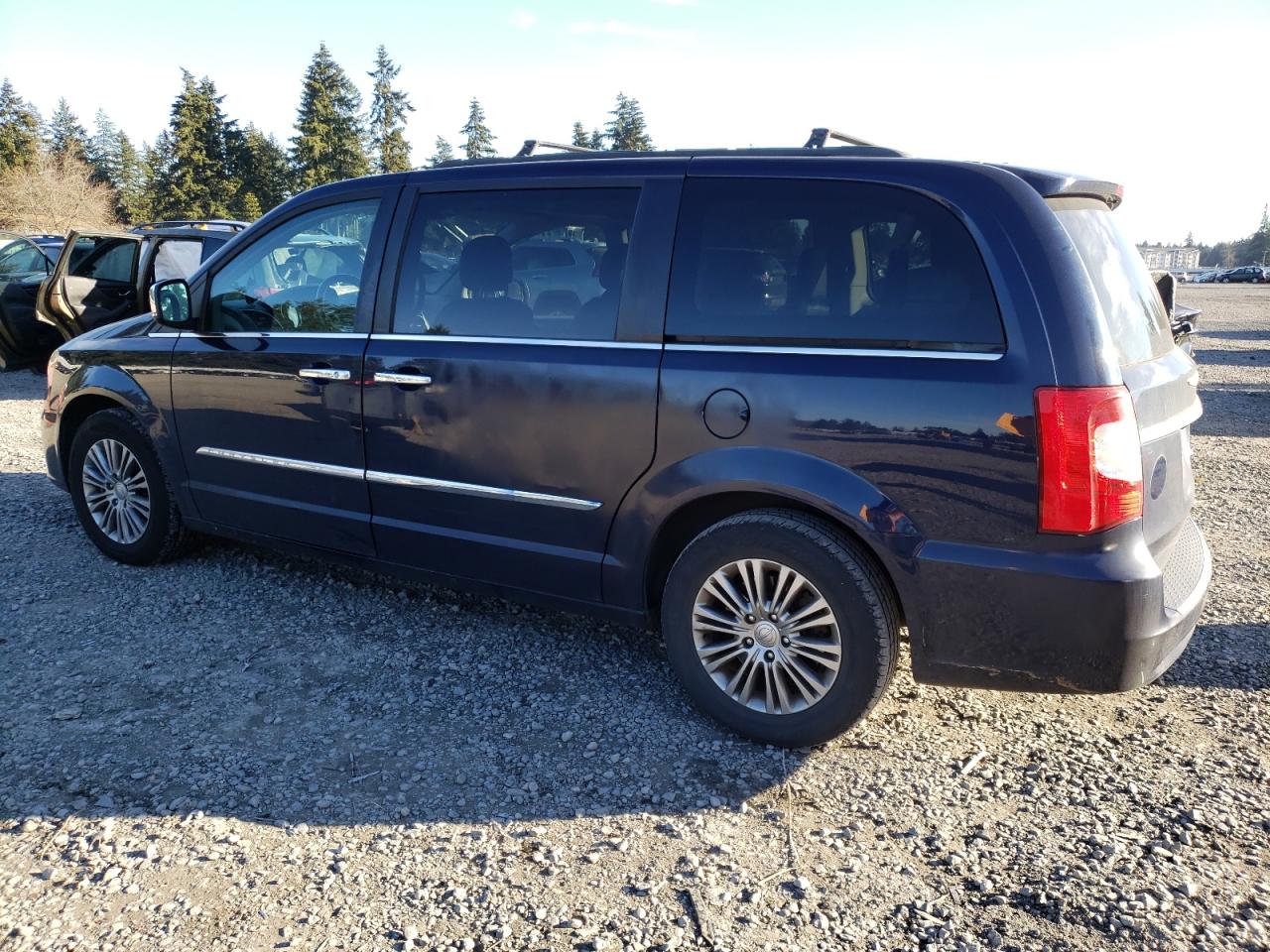 2013 Chrysler Town & Country - Image 2