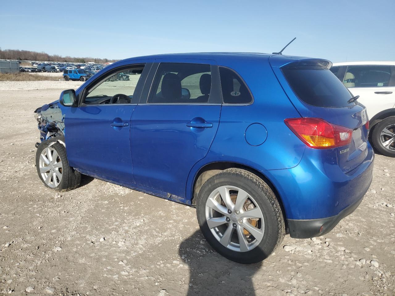 2015 Mitsubishi Outlander - Image 2