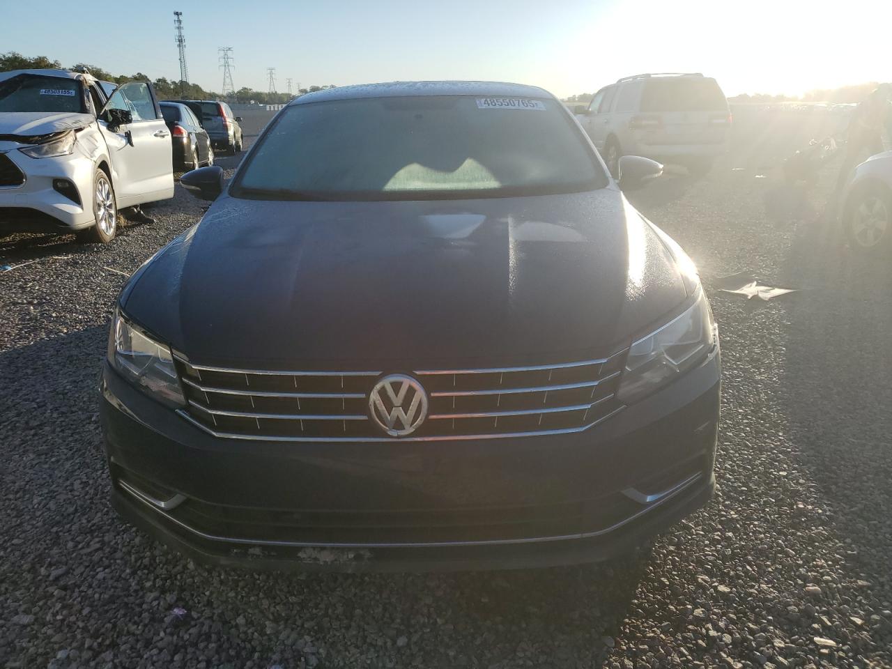 2018 Volkswagen Passat - Image 5