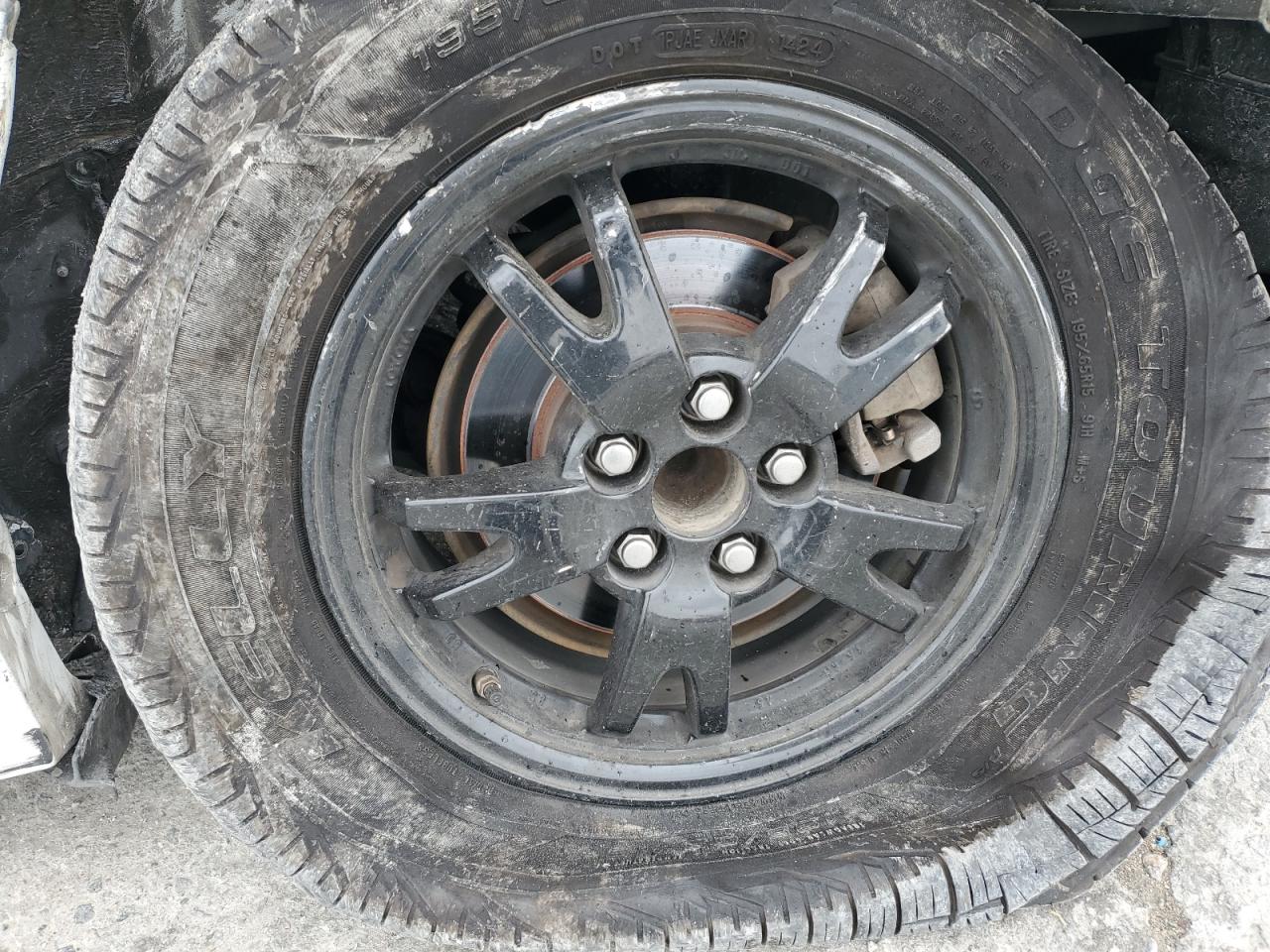 2015 Toyota Prius - Image 13