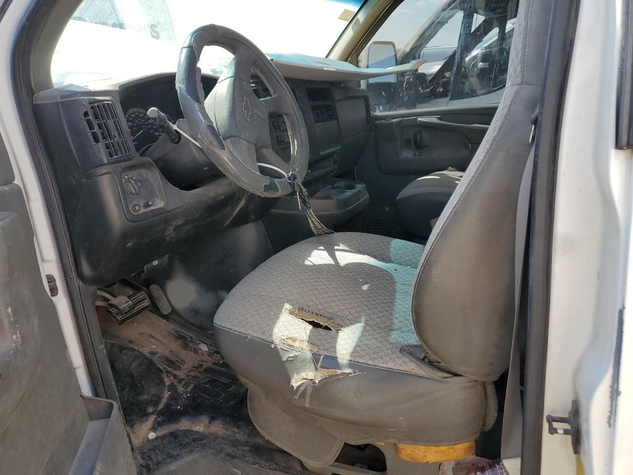 2003 Chevrolet Express - Image 7