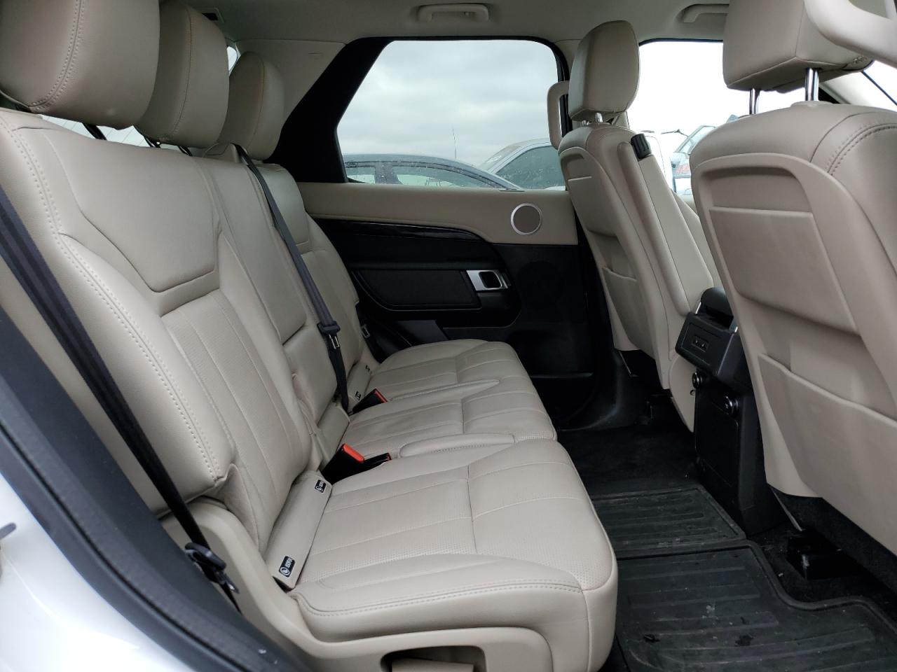 2020 Land Rover Discovery - Image 11