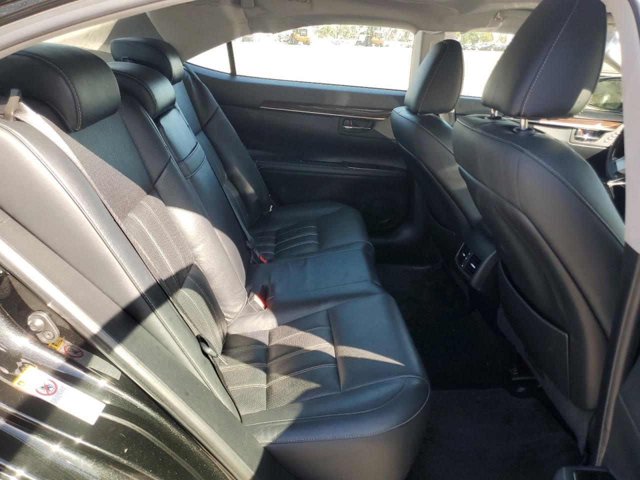 2016 Lexus ES - Image 10