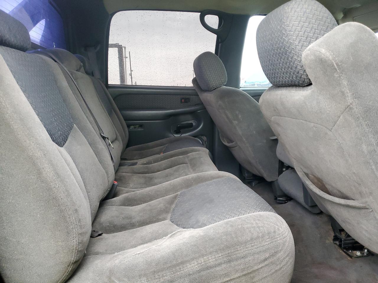 2004 Chevrolet Avalanche - Image 10