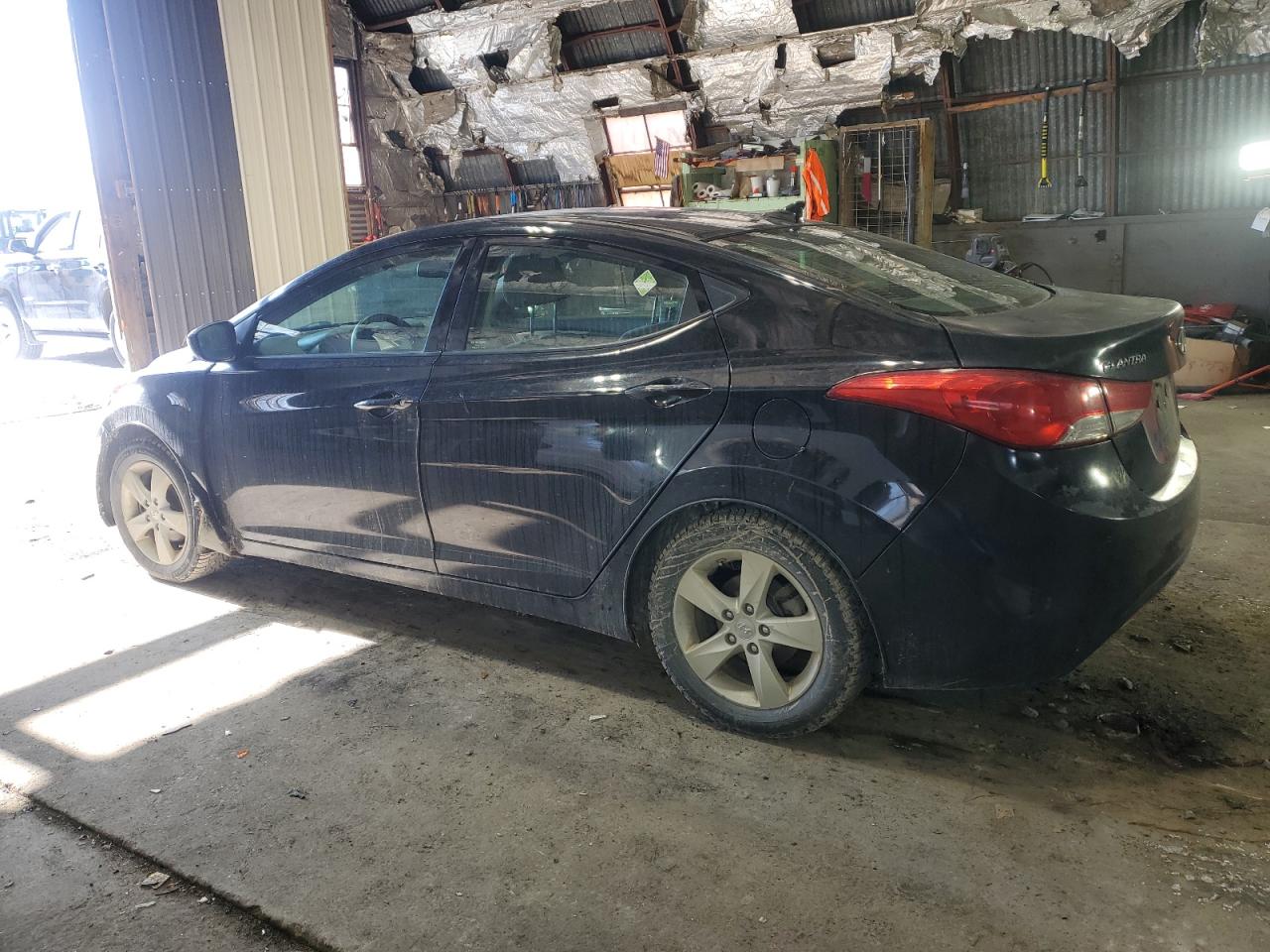 2013 Hyundai Elantra - Image 2
