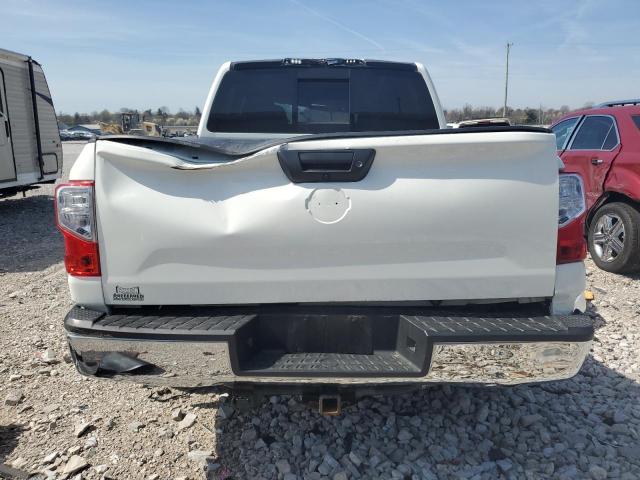  NISSAN TITAN 2018 Biały