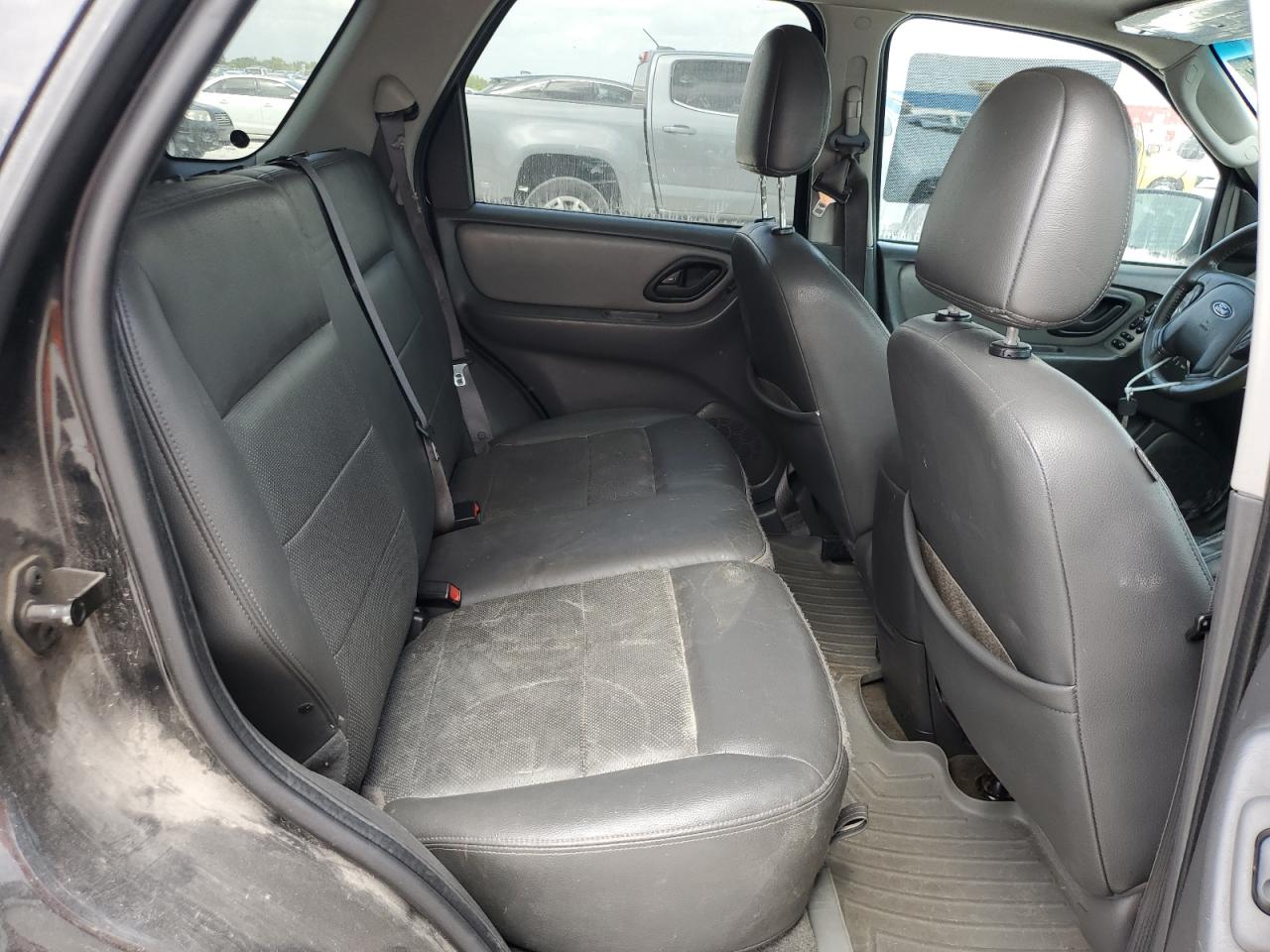 2007 Ford Escape - Image 11