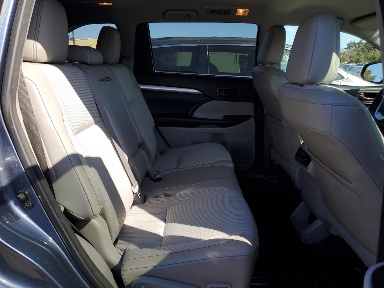 2018 Toyota Highlander - Image 11