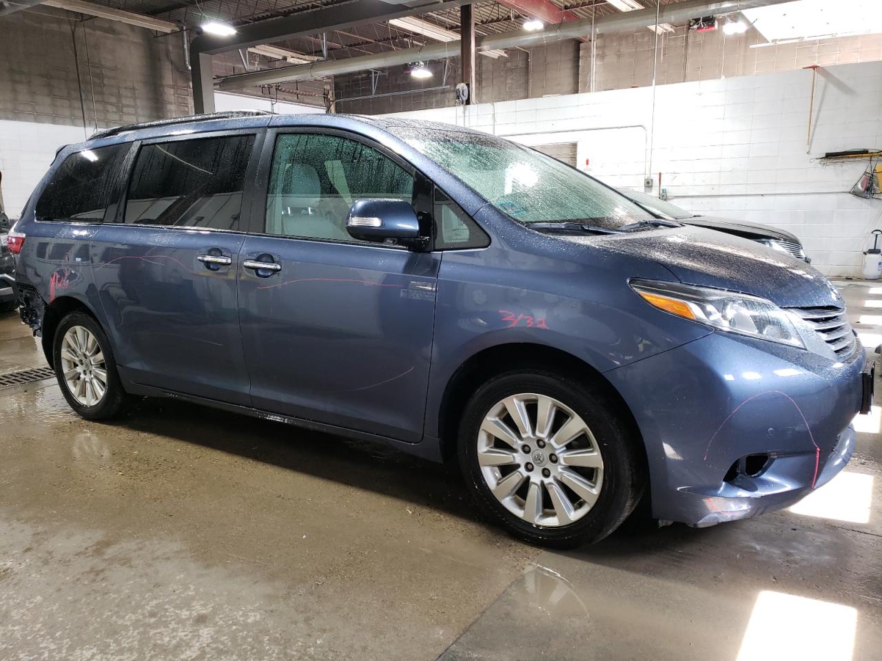 2015 Toyota Sienna - Image 4