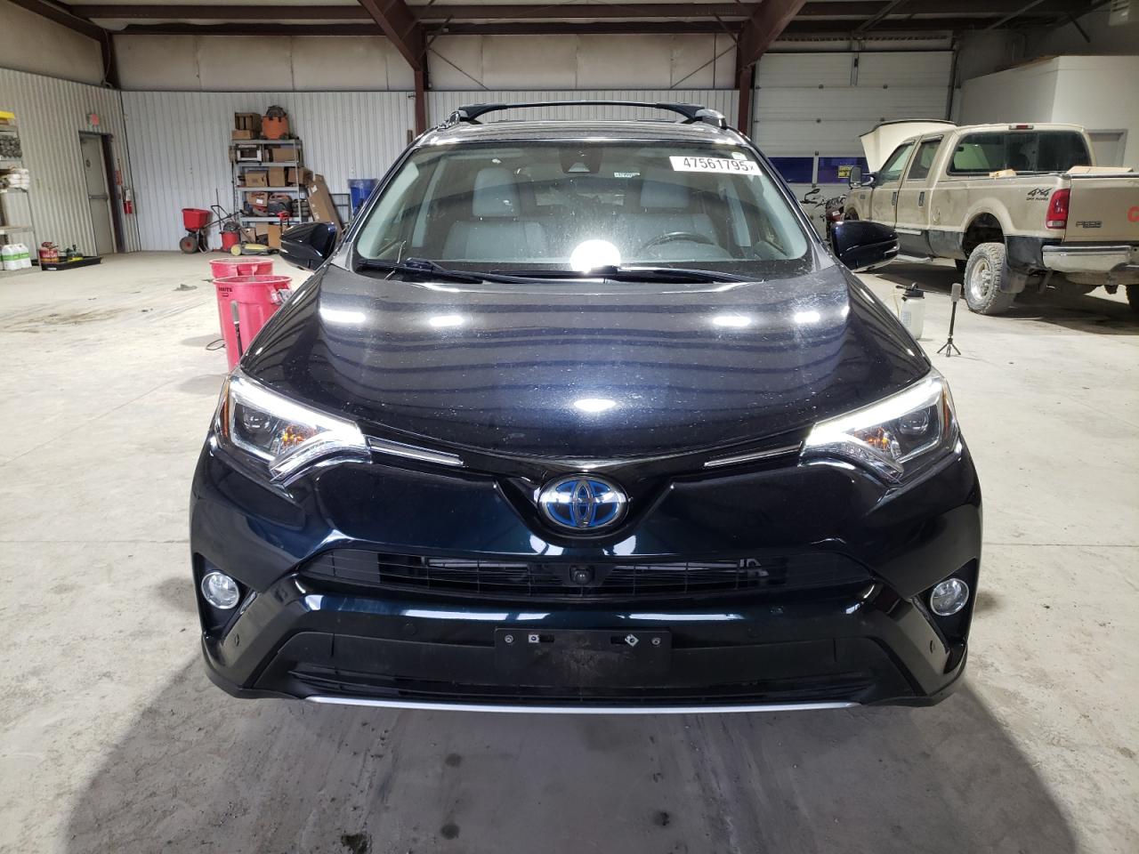 2017 Toyota RAV 4 - Image 5