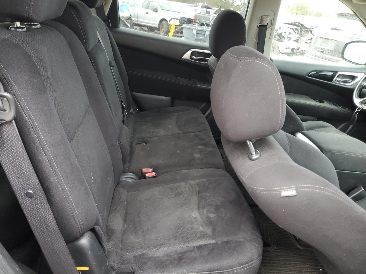 2015 Nissan Pathfinder - Image 11
