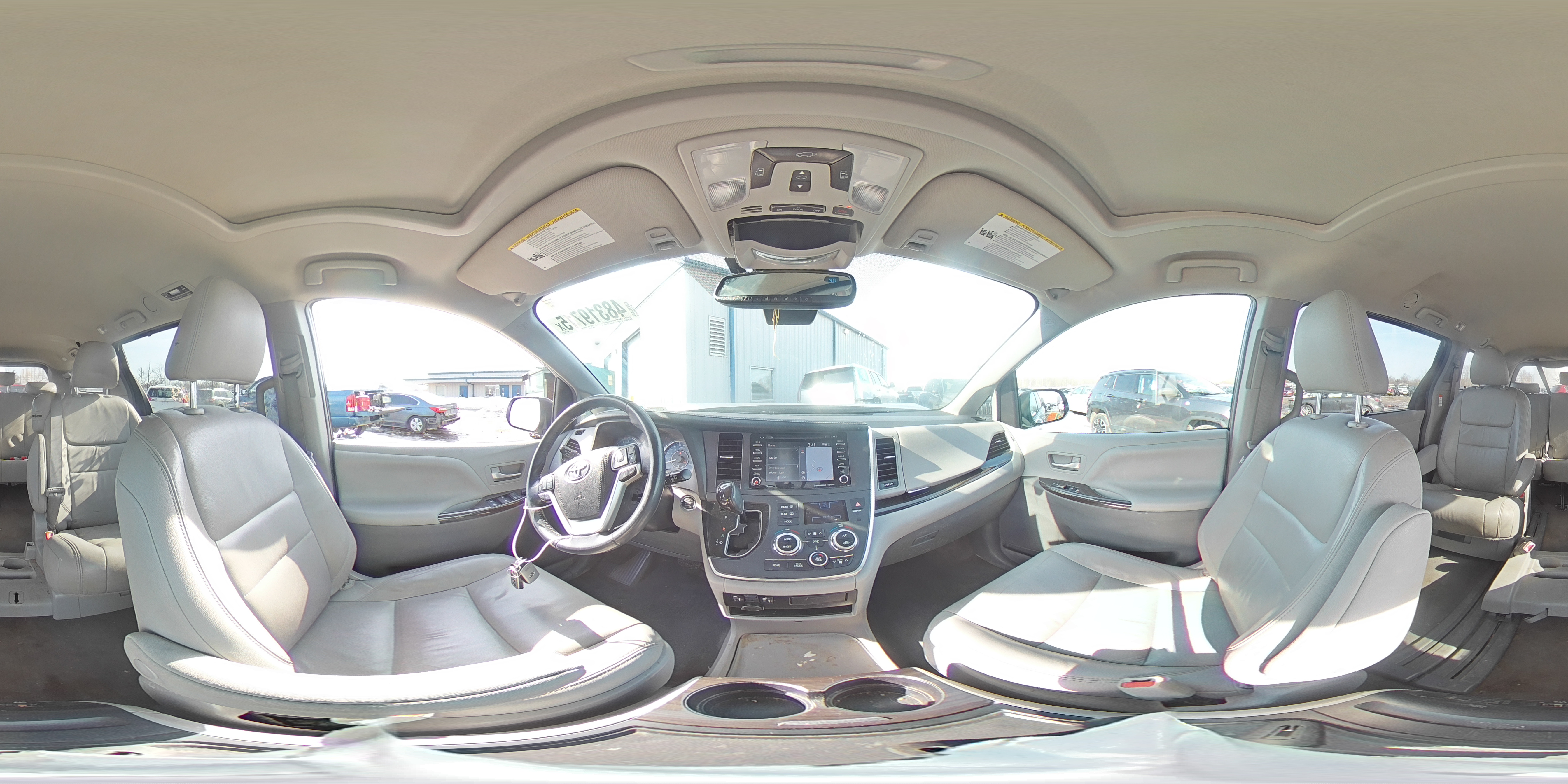 2018 Toyota Sienna - Image 16