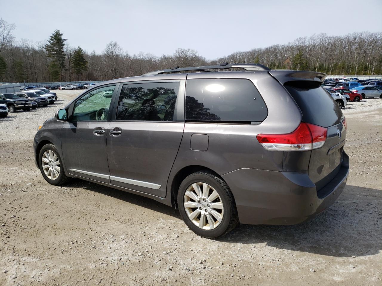 2012 Toyota Sienna - Image 2
