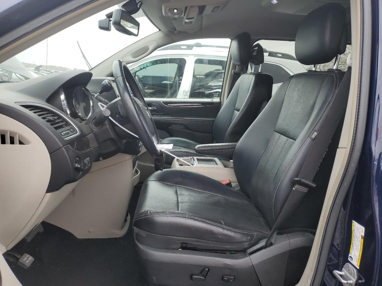 2013 Chrysler Town & Country - Image 7