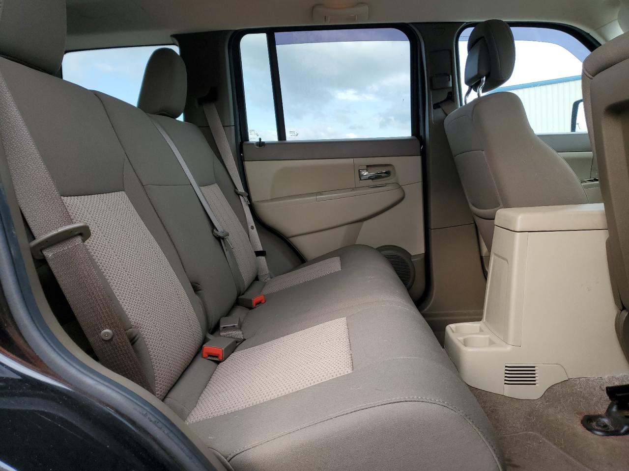2012 Jeep Liberty (North America) - Image 11