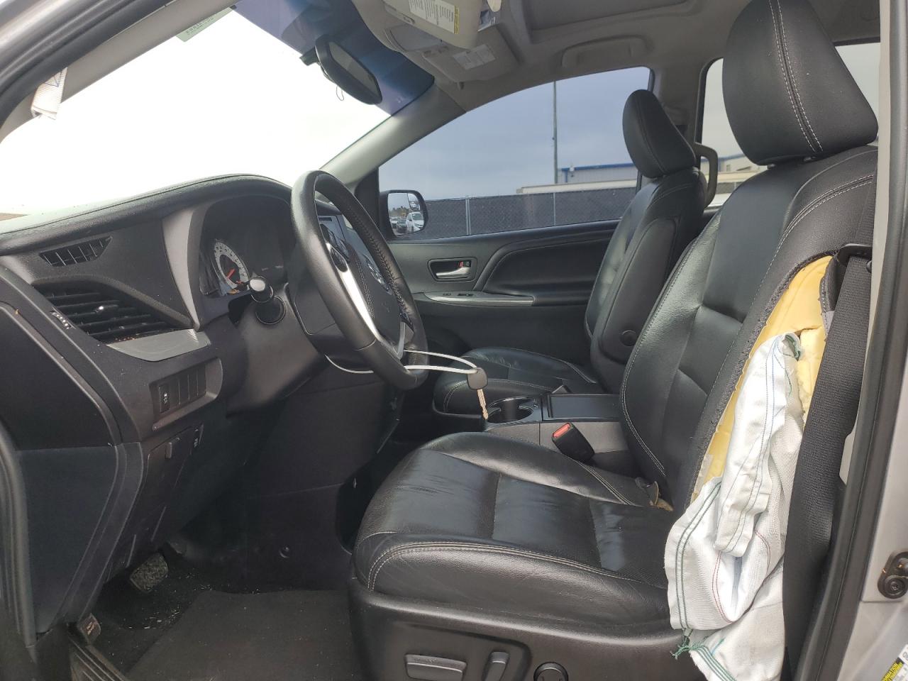 2017 Toyota Sienna - Image 7