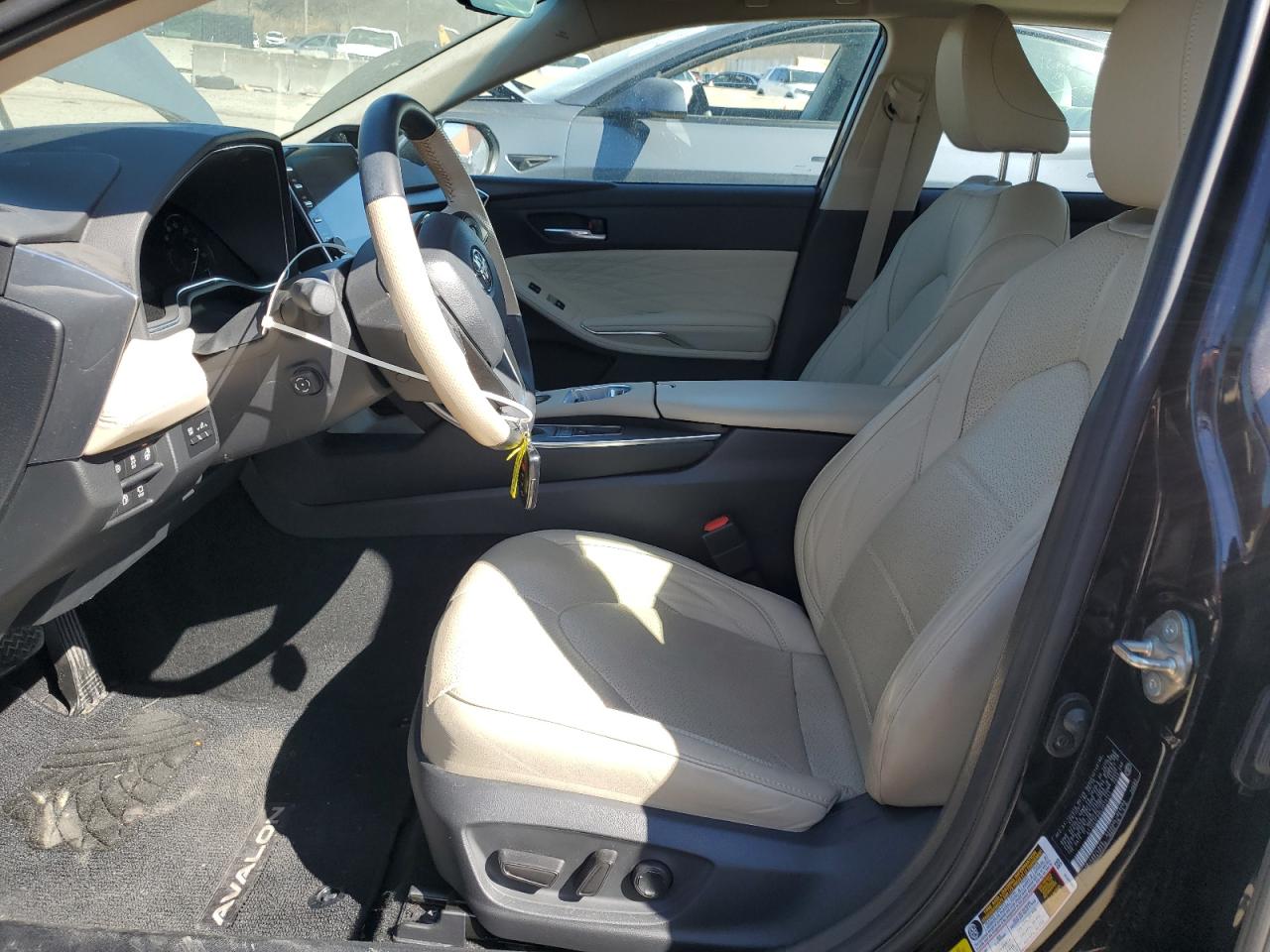 2020 Toyota Avalon - Image 7