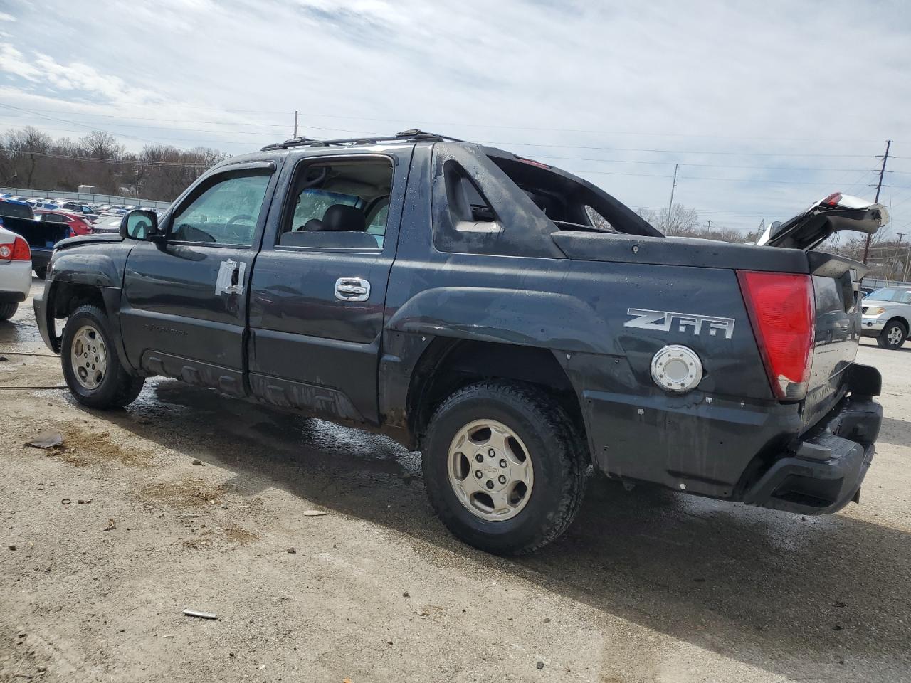 2003 Chevrolet Avalanche - Image 2