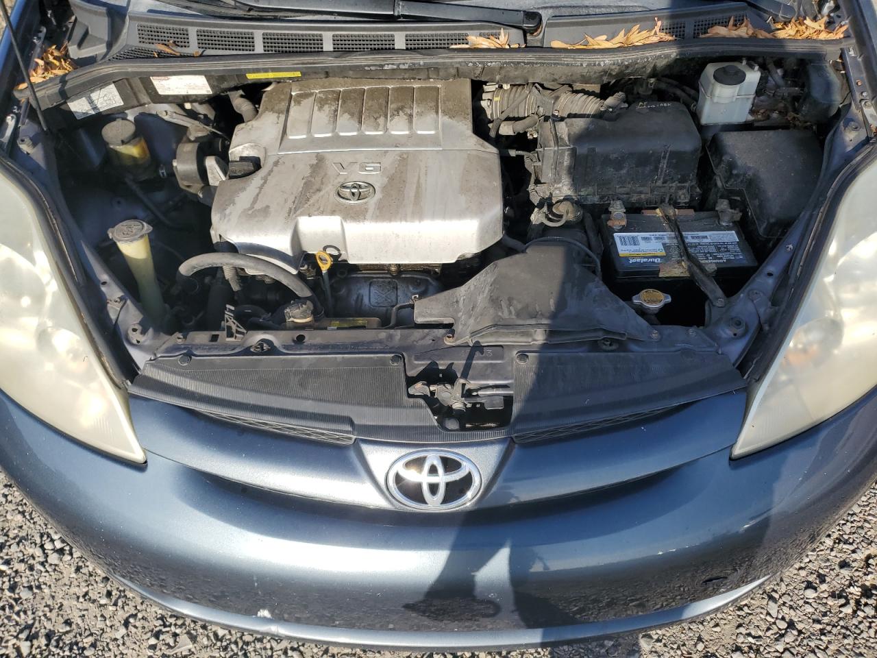 2010 Toyota Sienna - Image 12