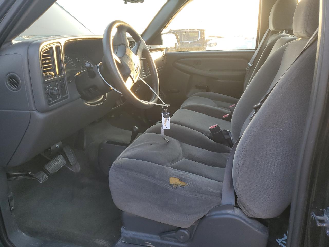 2004 GMC Sierra - Image 7
