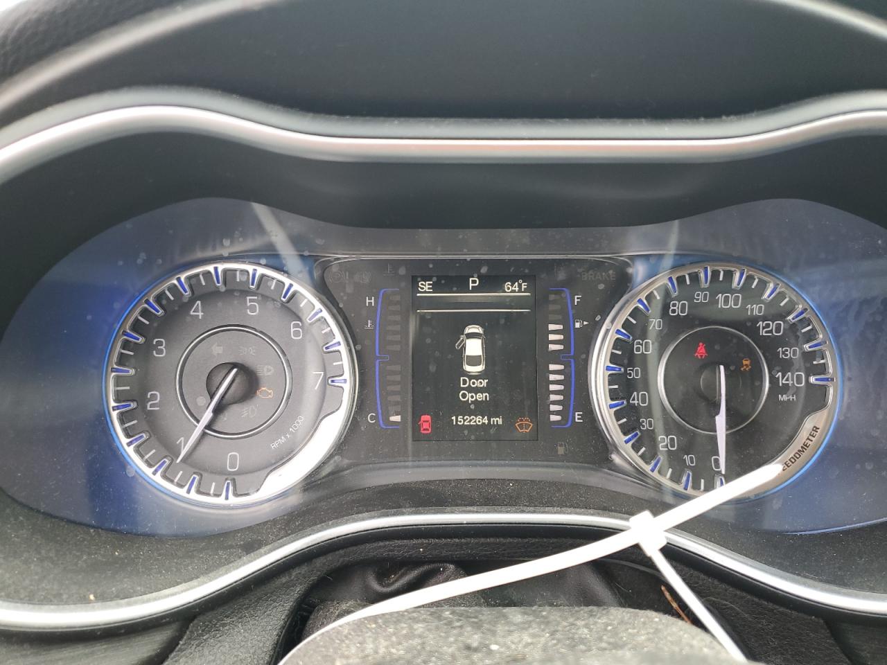 2015 Chrysler 200 - Image 9